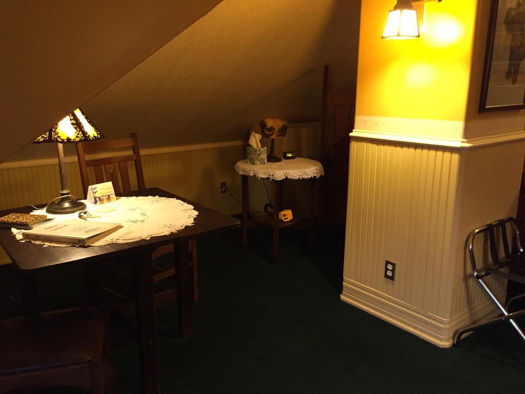 Alaska'S Capital Inn Bed And Breakfast (Adults Only) Juneau Exterior photo