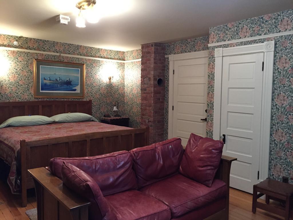 Alaska'S Capital Inn Bed And Breakfast (Adults Only) Juneau Exterior photo